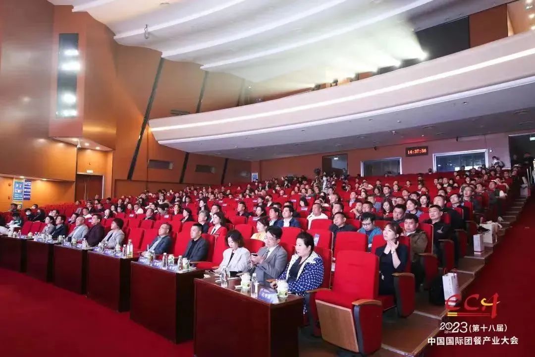 中烹协宣布I腾博会官网餐饮荣获“2022年度中国团餐企业百强”_腾博会官网丨食堂团餐丨食堂承包丨学校食堂承包丨重庆食堂承包丨
