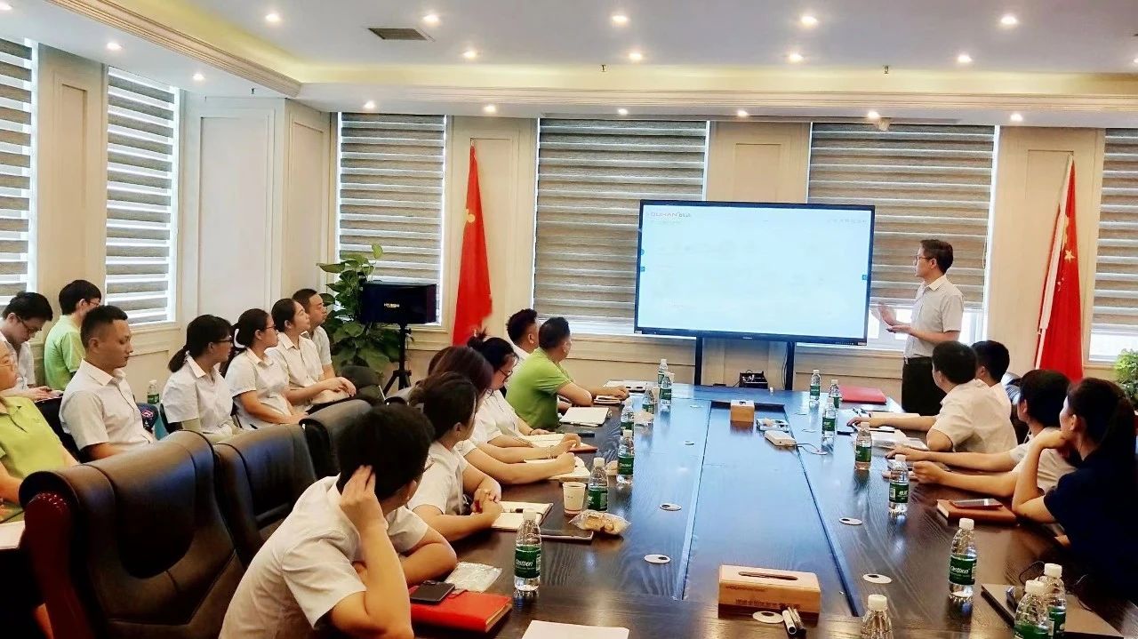 突围.向阳生长—重庆腾博会官网餐饮暑期培训_腾博会官网丨食堂团餐丨食堂承包丨学校食堂承包丨重庆食堂承包丨