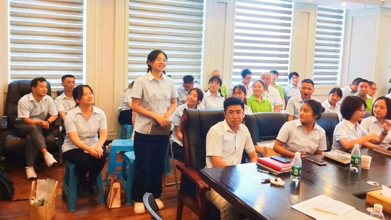 突围.向阳生长—重庆腾博会官网餐饮暑期培训_腾博会官网丨食堂团餐丨食堂承包丨学校食堂承包丨重庆食堂承包丨