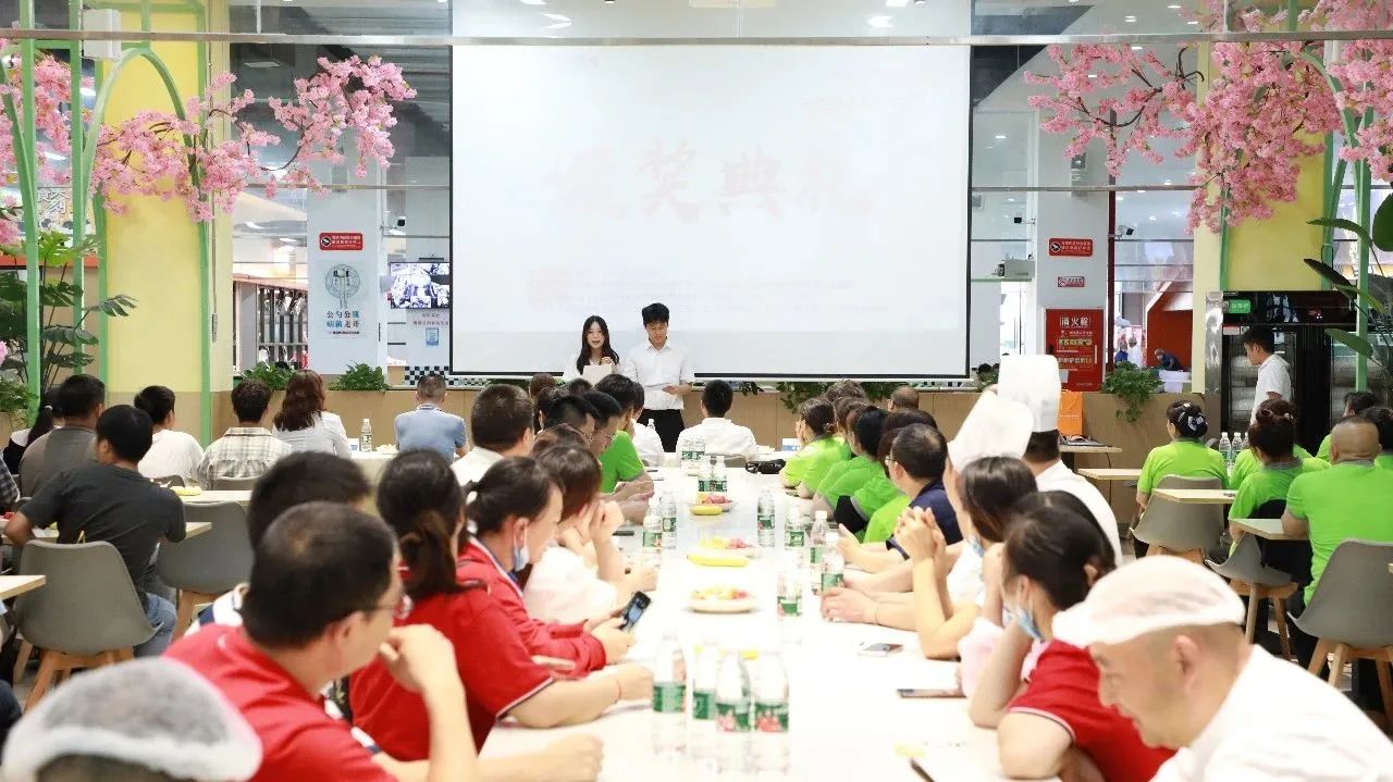 连任桂冠，，，，不忘初心——腾博会官网知食客杯美食评选圆满竣事_腾博会官网丨食堂团餐丨食堂承包丨学校食堂承包丨重庆食堂承包丨