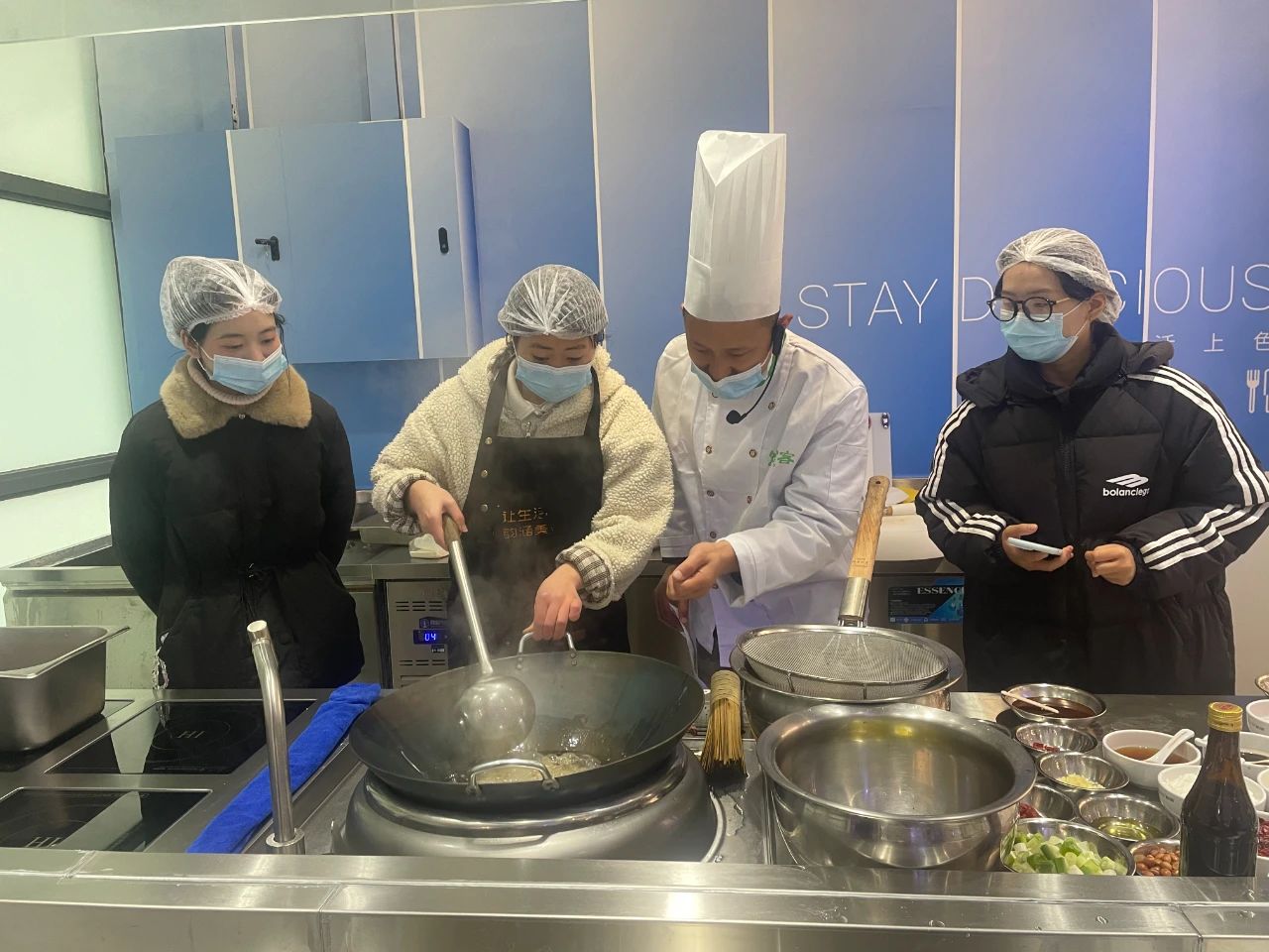 趣在美食 . 共享厨房_腾博会官网丨食堂团餐丨食堂承包丨学校食堂承包丨重庆食堂承包丨
