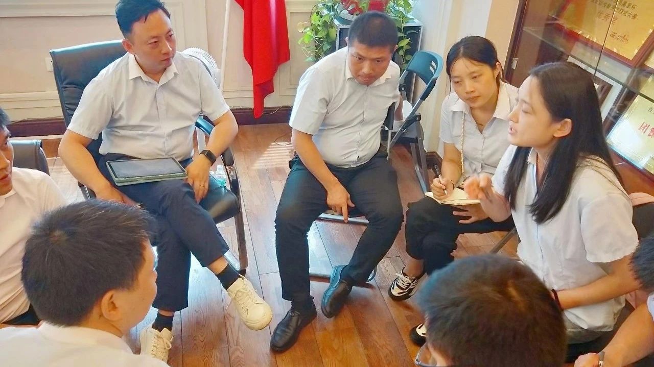 突围.向阳生长—重庆腾博会官网餐饮暑期培训_腾博会官网丨食堂团餐丨食堂承包丨学校食堂承包丨重庆食堂承包丨